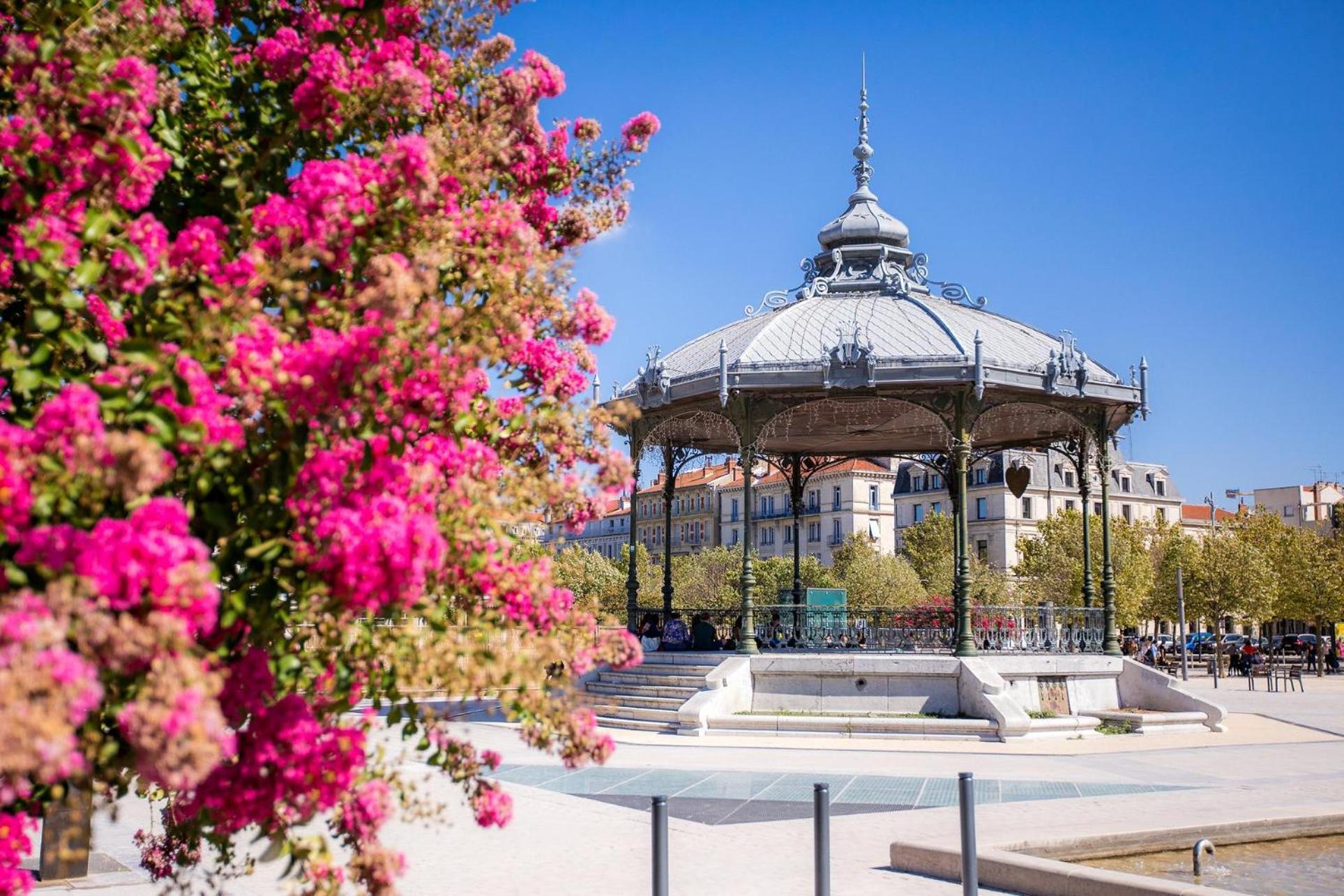 Le Jacquemart Romans-sur-Isere Exterior photo